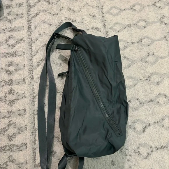 lululemon athletica Fast Track Green Backpack - Picture 6 of 6